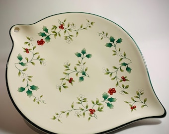 Pfaltzgraff Winterberry Holiday Ornament Shape Cookie Plate - Mint Condition