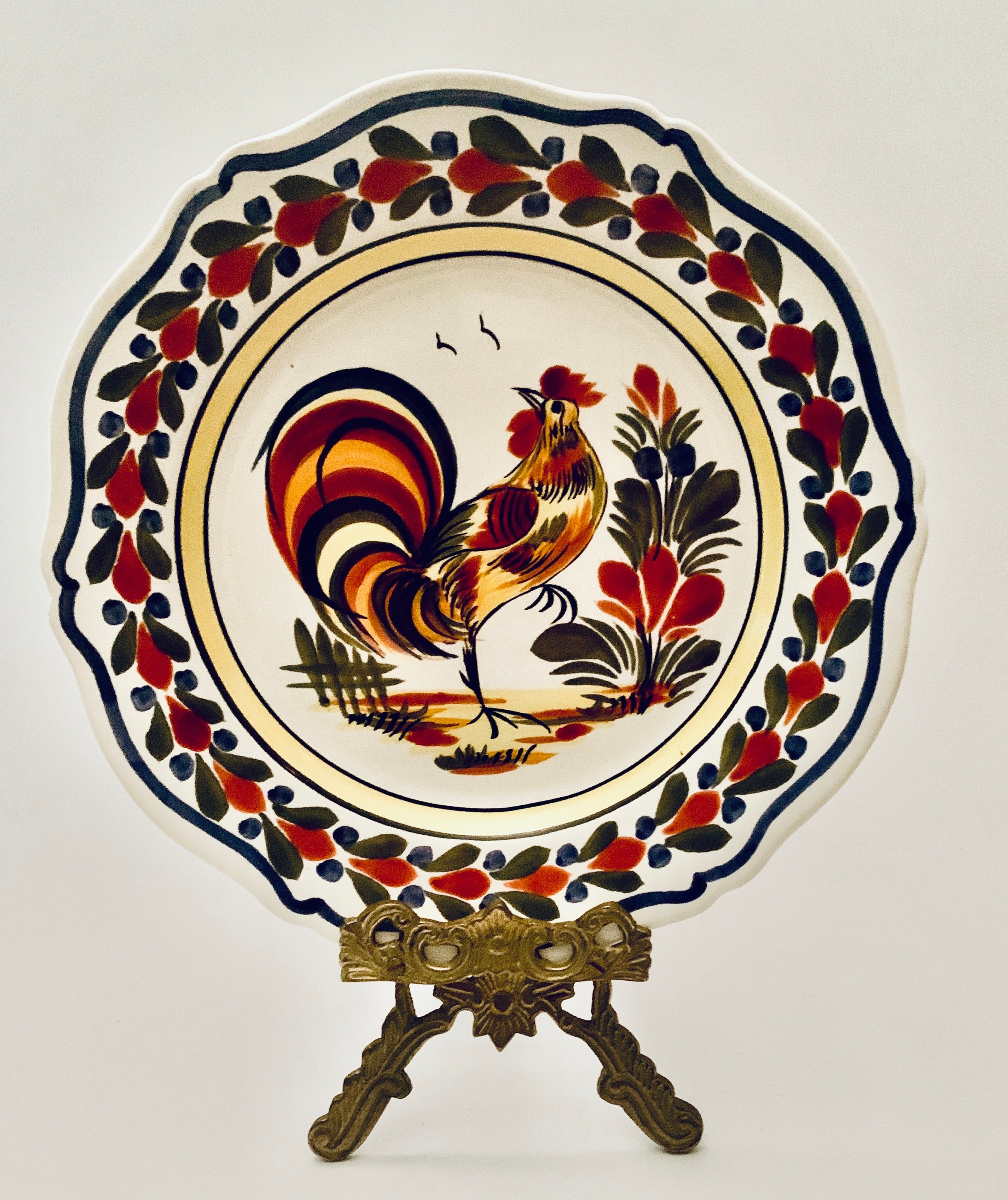 フランスHenriot Quimper 手描き皿 雄鶏TRAITÉ Vintage Henriot Quimper Handpainted Faience Plate: Bird or Rooster