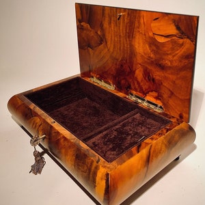 Charming Mariorita Isola di Capri Handmade  Wood Inlay Music Box, Jewelry Box