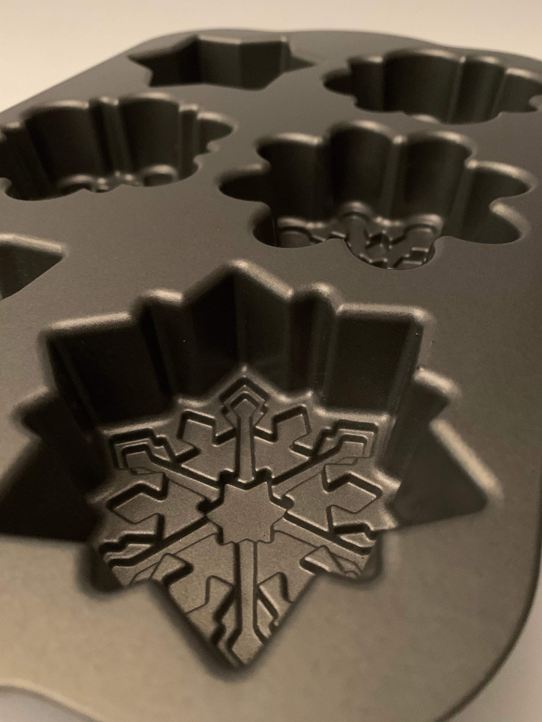 1pc/2pcs, Silicone Octagonal Baking Pan, 12.3 Inch, Star-Shaped Cake Pan,  Snowflake Christmas Mold, Baking Cake Mold, Food Grade Non-Stick For Baking