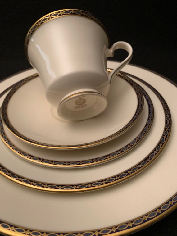 Vintage Minton St James 5-piece Place Setting - Mint Condition