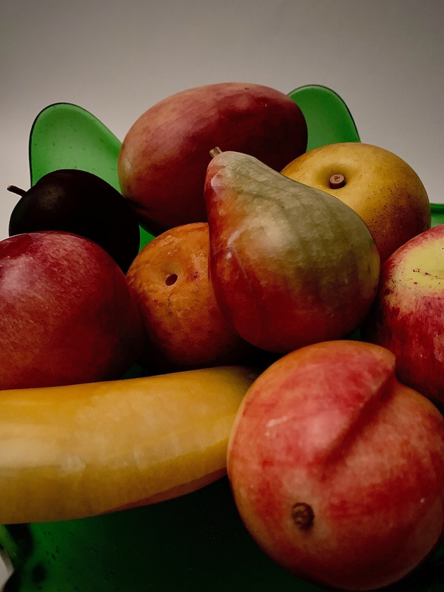 8 Fruits Sculptés En Pierre D’Italie – Albâtre Et Marbre Peints, Style Antique Avec Panier