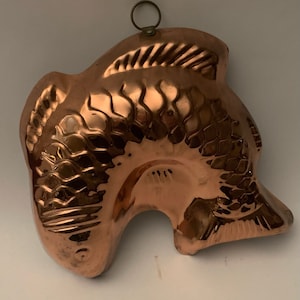 Vintage Zinn gezeichnete Kupferlebensmittelform, Fisch-Design-Kupferform Vintage FishJello-Form-Wandbehang Kupfer, französisches Land, Bauernhausdekor