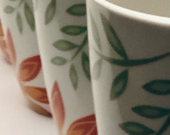 Vintage Corelle Happy Days Tassen (5er Set): 1970er Jahre Kaffeetassen mit Blumenmuster