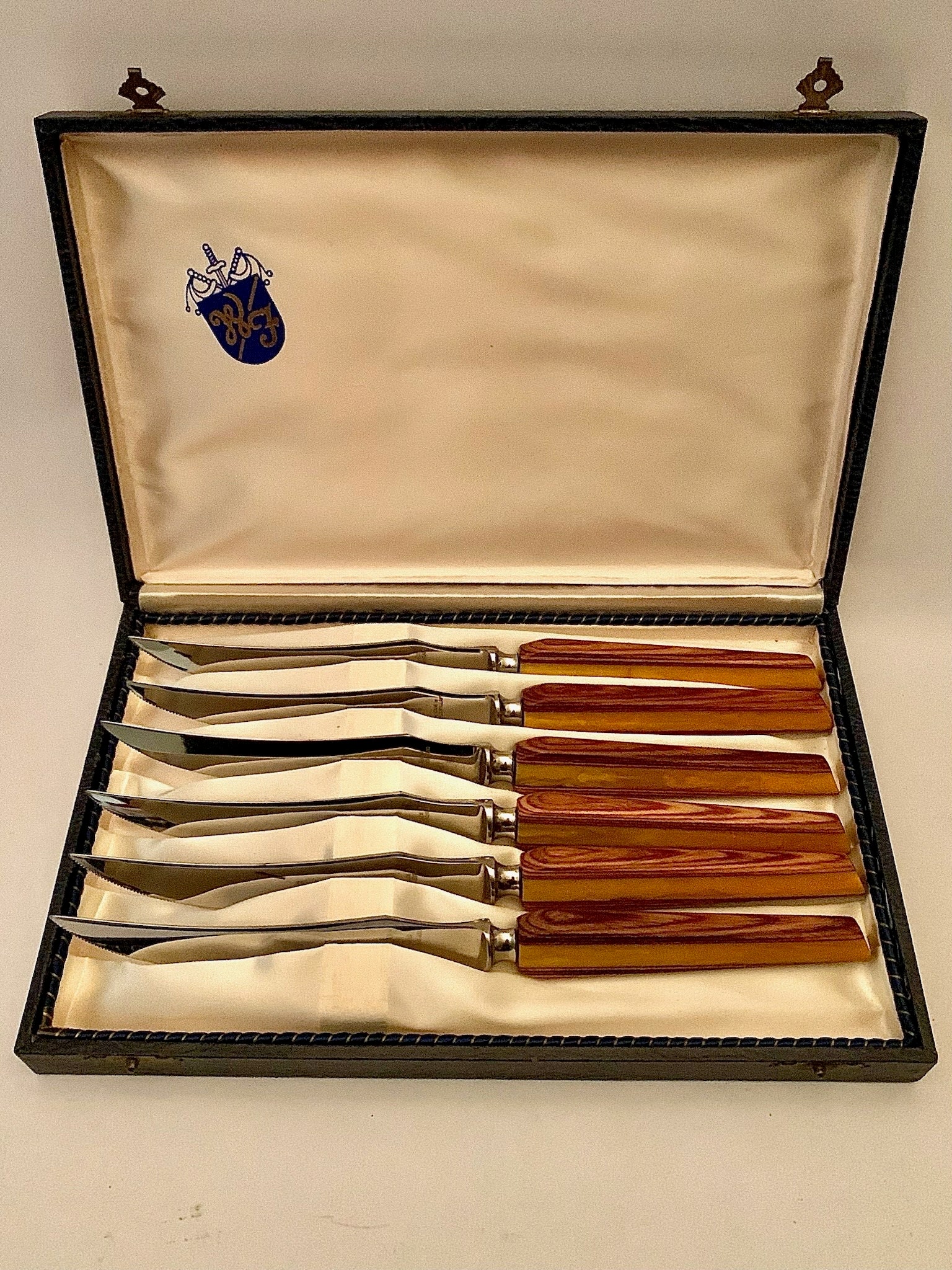 Laguiole California Steak Knives - 6 Piece Rosewood Set - Ergonomic Handles  - Stored in a California Oakwood Gift Box - Extremely Sharp Straight Steel