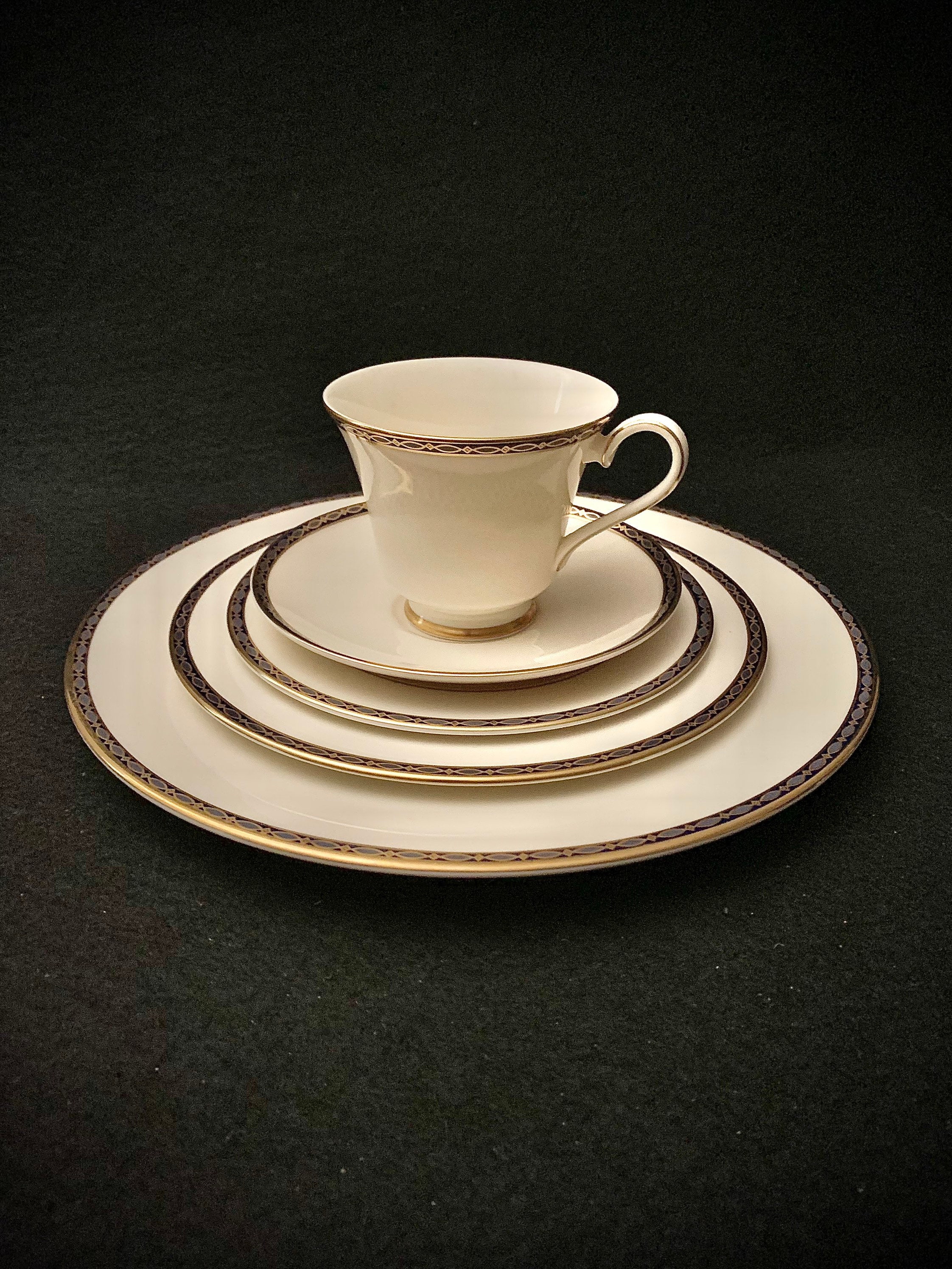 Vintage Minton St James 5-piece Place Setting - Mint Condition