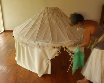 Accesories to transform the playpen into playhouse,  roof and cloth made with canvas of cotton and pinewood.