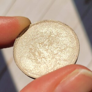 Silken: Neutral Light Pressed Powder Eyeshadow