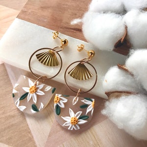 White Flower Print Earrings/ Daisy Earrings/ White Sunflower Earrings/ Floral Earrings/ Modern Earrings/ Statement Earrings/ Clay earrings