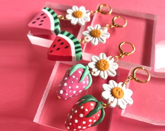 Aardbei oorbellen/watermeloen oorbellen/fruit oorbellen/fruit sieraden/aardbei sieraden/zomer oorbellen/statement oorbellen/schattig