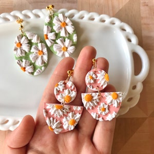 Daisy Patterned Earrings/ Floral print earrings/ Flower Earrings/ daisy print jewelry/ floral earrings/ statement earrings/ modern earrings