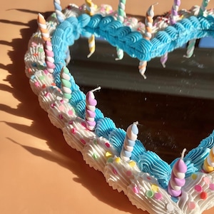 Disco Cherry Heart Cake Wall Mirror: Kawaii Faux Frosting Decor bild 6