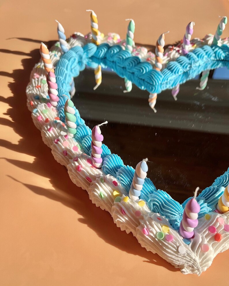Disco Cherry Heart Cake Wall Mirror: Kawaii Faux Frosting Decor bild 6
