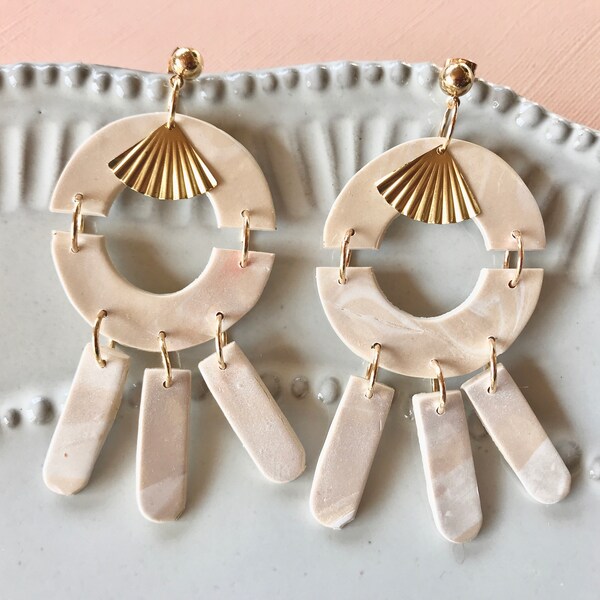 Classy Natural Shell Shimmer Oorbellen Polymeer Clay Minimal Modern Statement Gold Fan Circle Bruids Oorbellen Cream Peach Blush Tort