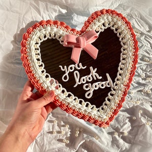 Disco Cherry Heart Cake Wall Mirror: Kawaii Faux Frosting Decor bild 8
