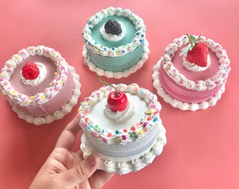 Circular Cake Shaped Jewelry Box/ Cute Jewelry Storage/ Vintage aesthetic home decor/ mini trinket box/ faux cake/ makeup mirror and storage