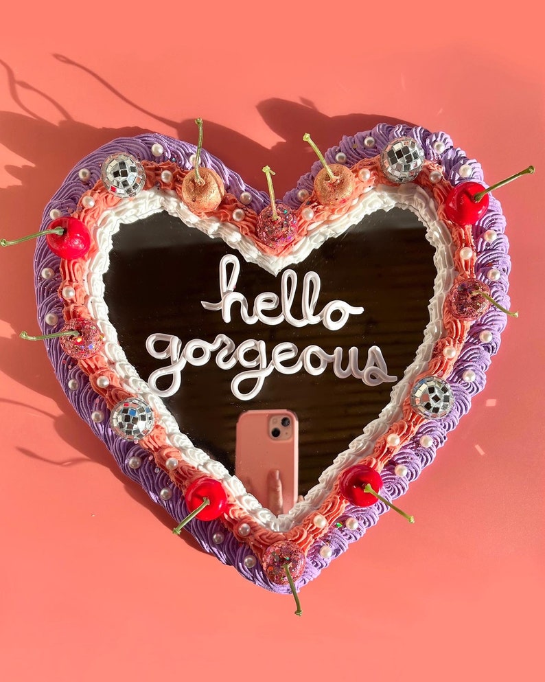 Disco Cherry Heart Cake Wall Mirror: Kawaii Faux Frosting Decor bild 10