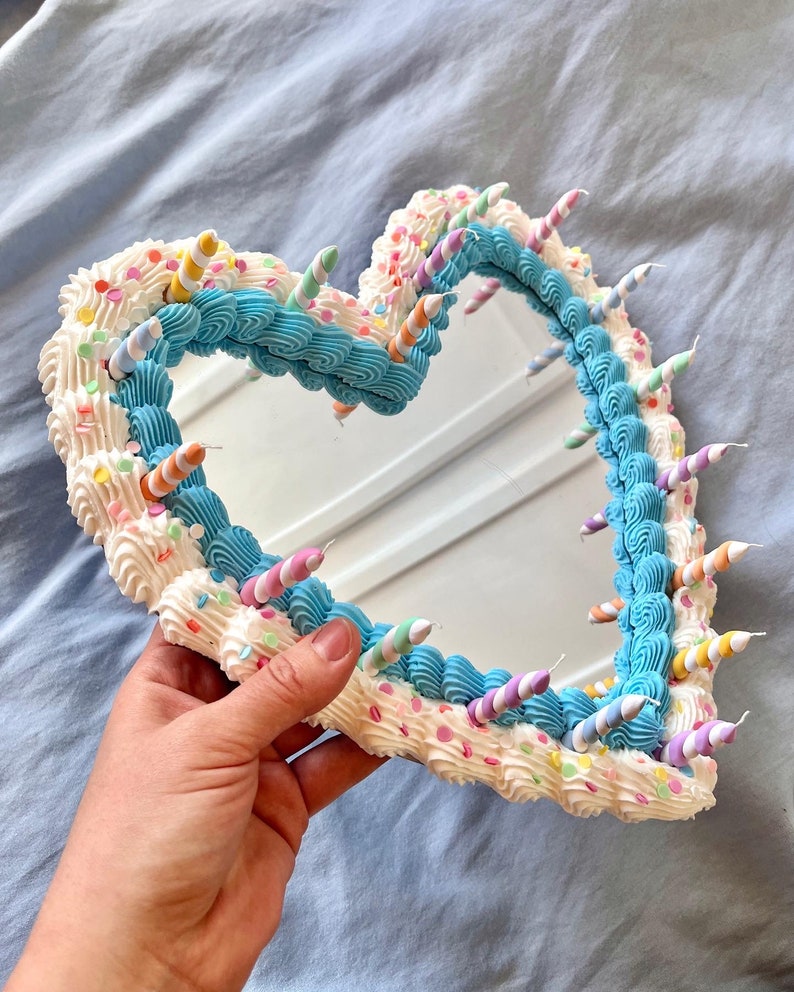 Disco Cherry Heart Cake Wall Mirror: Kawaii Faux Frosting Decor bild 5