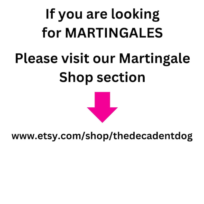 K&ouml;nnte beinhalten: Text auf wei&szlig;em Hintergrund, der lautet "If you are looking for MARTINGALES Please visit our Martingale Shop section" mit einem rosa Pfeil, der nach unten auf den Text "www.etsy.com/shop/thedecadentdog" zeigt