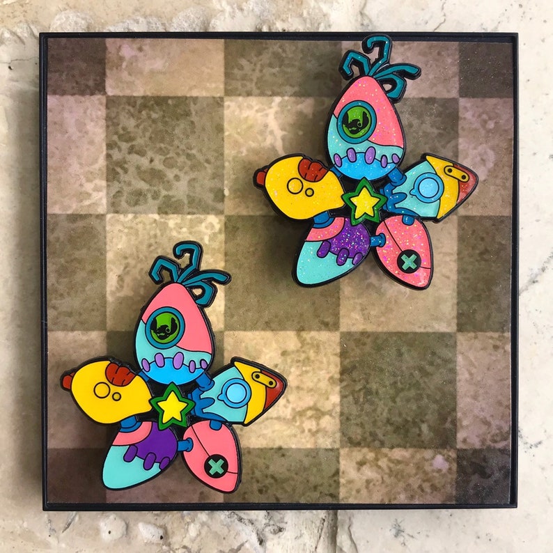 Kingdom Hearts Stitch Wayfinder Enamel Pin