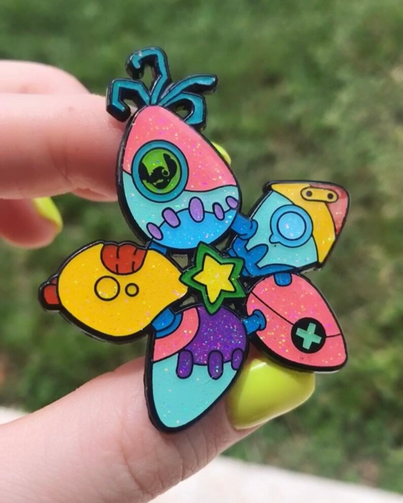 Kingdom Hearts Stitch Wayfinder Enamel Pin