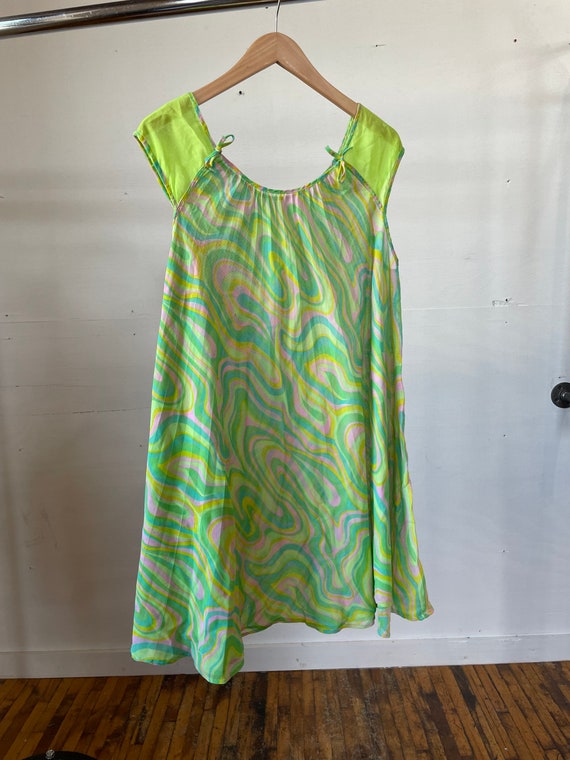 Med Large / 1970s Psychedelic Marble Print Dress /