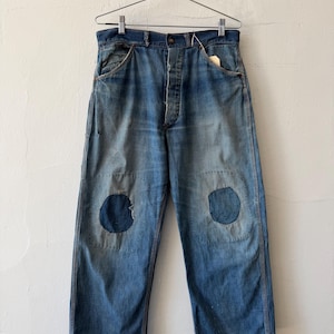 Jeans da carpentiere vintage anni '40/'50 con chiusura a bottoni e inserti patchwork, vita 32".