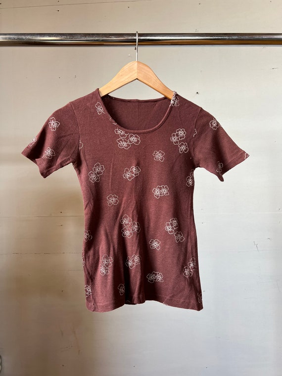 XS Small / 1970s brown Floral Print T-Shirt / Vin… - image 2