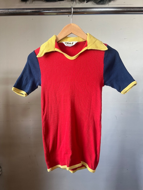 Sm, 1970s Three Tone Arrow Collared Shirt, Red Blu