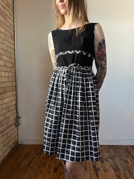 Small, 1950s Black an White Sleeveless Dress, Summ