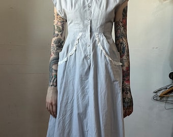 Med, 1950er Jahre Kleid mit Kragen und kurzen Ärmeln, Button-Down-Kleid - M