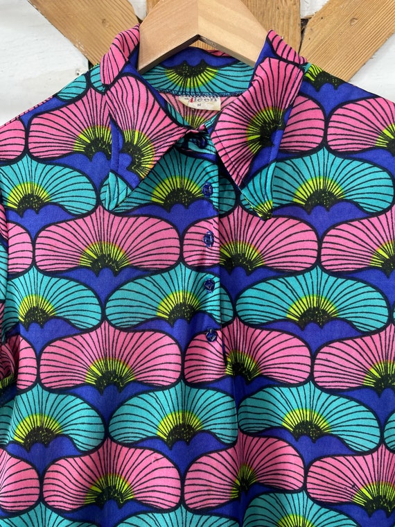 Med / 1970s Colorful Print Polyester Shirt / All … - image 1