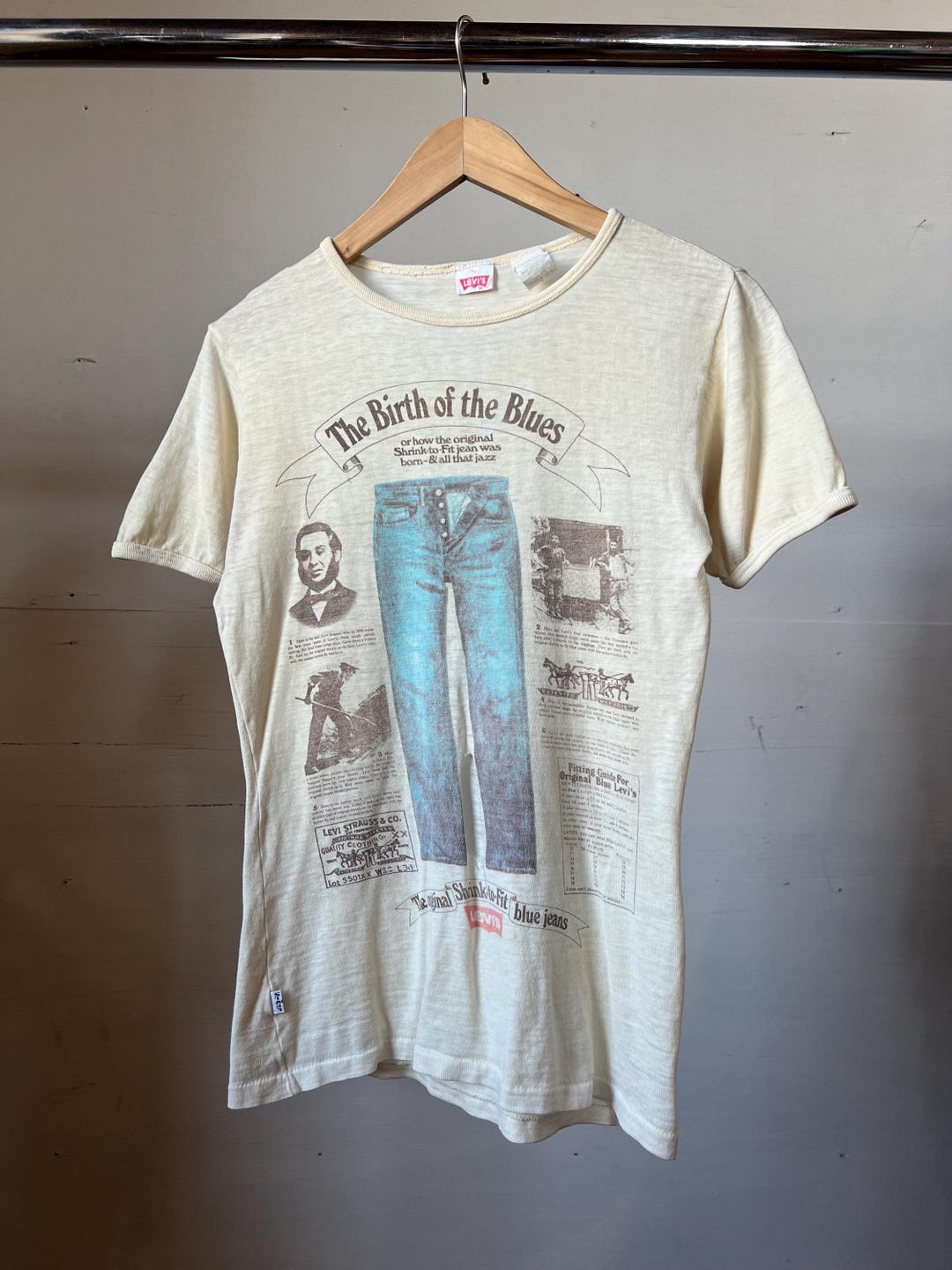 T-shirt Vintage Levi's Années 70 - Imprimé Intégral Rouge, Taille S, 100% Coton, Royaume-Uni