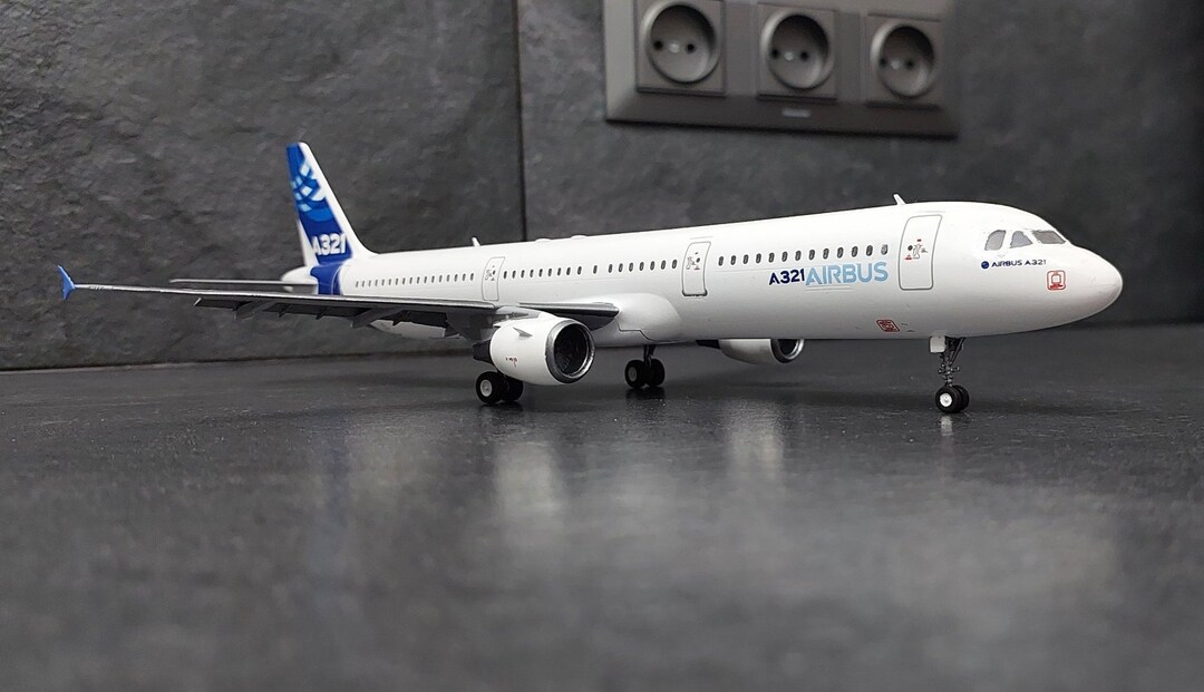 Airbus A321 Scale: 1/144 Plastic Airplane Model - Etsy Canada