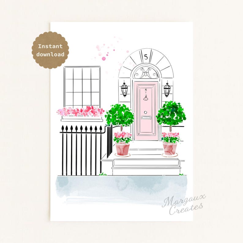 Pu&ograve; includere: Illustrazione di una porta rosa con il numero 5 sopra, affiancata da alberi topiari verdi in vasi di terracotta. A sinistra, una finestra con fiori rosa. Le parole "Instant download" sono in un cerchio marrone.
