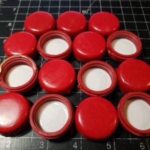 25 Maker&#39;s Mark bottle caps - Free Shipping!