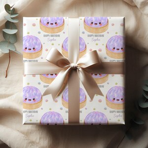 Gepersonaliseerde knoedel verjaardagscadeau inpakpapier, schattig knoedel inpakpapier, gelukkige verjaardag, kawaii knoedel cadeaupapier afbeelding 16