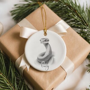 Gepersonaliseerde kerstbal voor huisdierenslang, keramische kerstbal slang, kerstcadeau slangenliefhebbers, cadeau slang