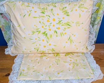 Vintage 1970\u2019s Silver Pilzer Company Polyester Standard Floral Pillow ShamsCases
