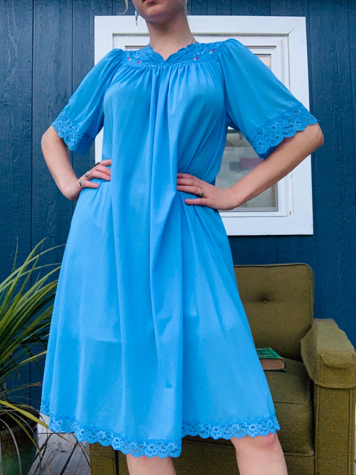 collared night gown