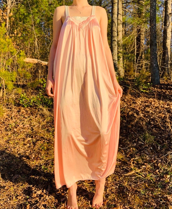Vintage 1970’s/80’s Vanity Fair Pink Nightgown. Sl