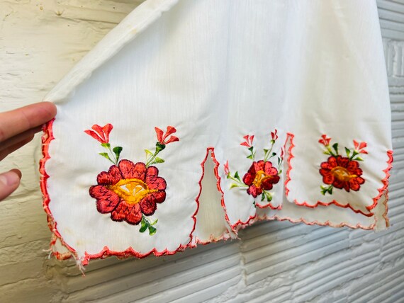 Vintage 1960’s/70’s White Cotton Floral Embroider… - image 7