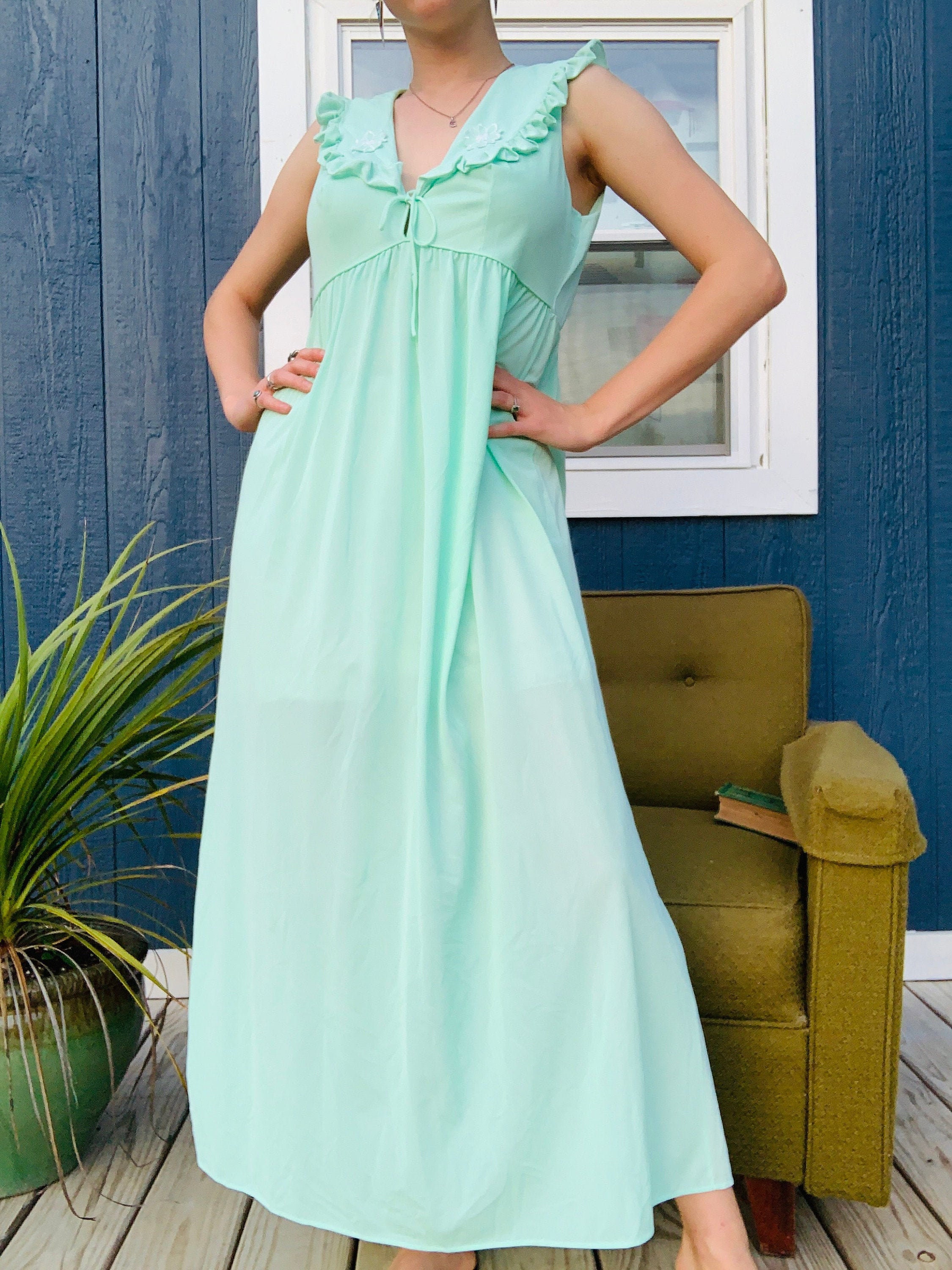 collared night gown