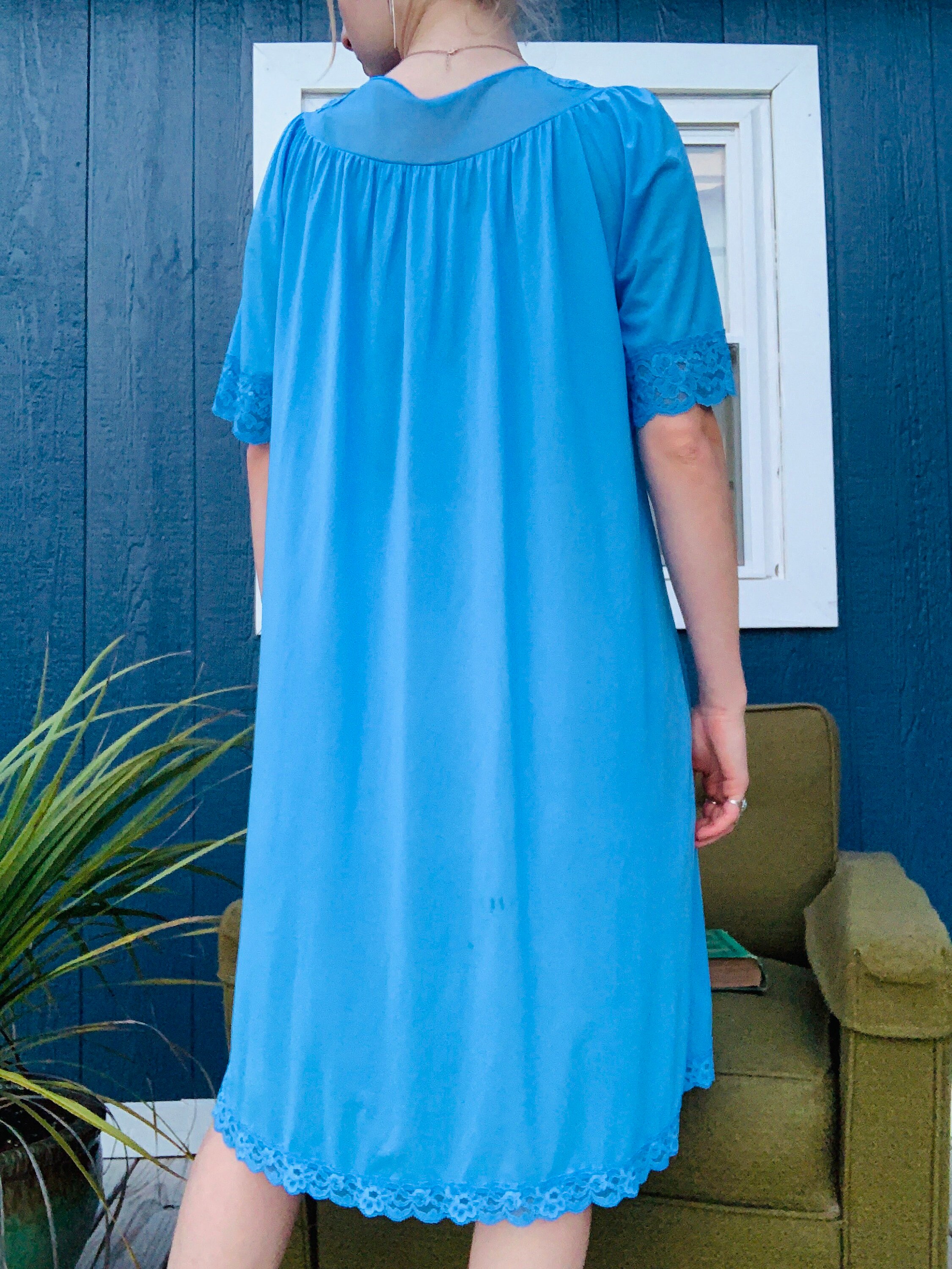 collared night gown