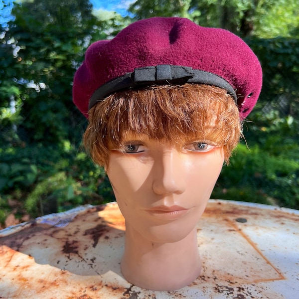 Vintage 1920’s/30’s Austin Reed Brand Red Woolen Flat Cap/Beret. Vintage Hats. Caps. Austin Reed. Beret. Gentlemans Cap. Peaky Blinder