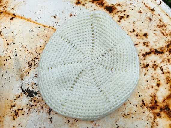 Vintage 1970’s Handmade White Knit Billed Beret/C… - image 6