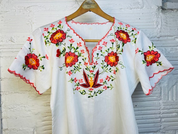 Vintage 1960’s/70’s White Cotton Floral Embroider… - image 6