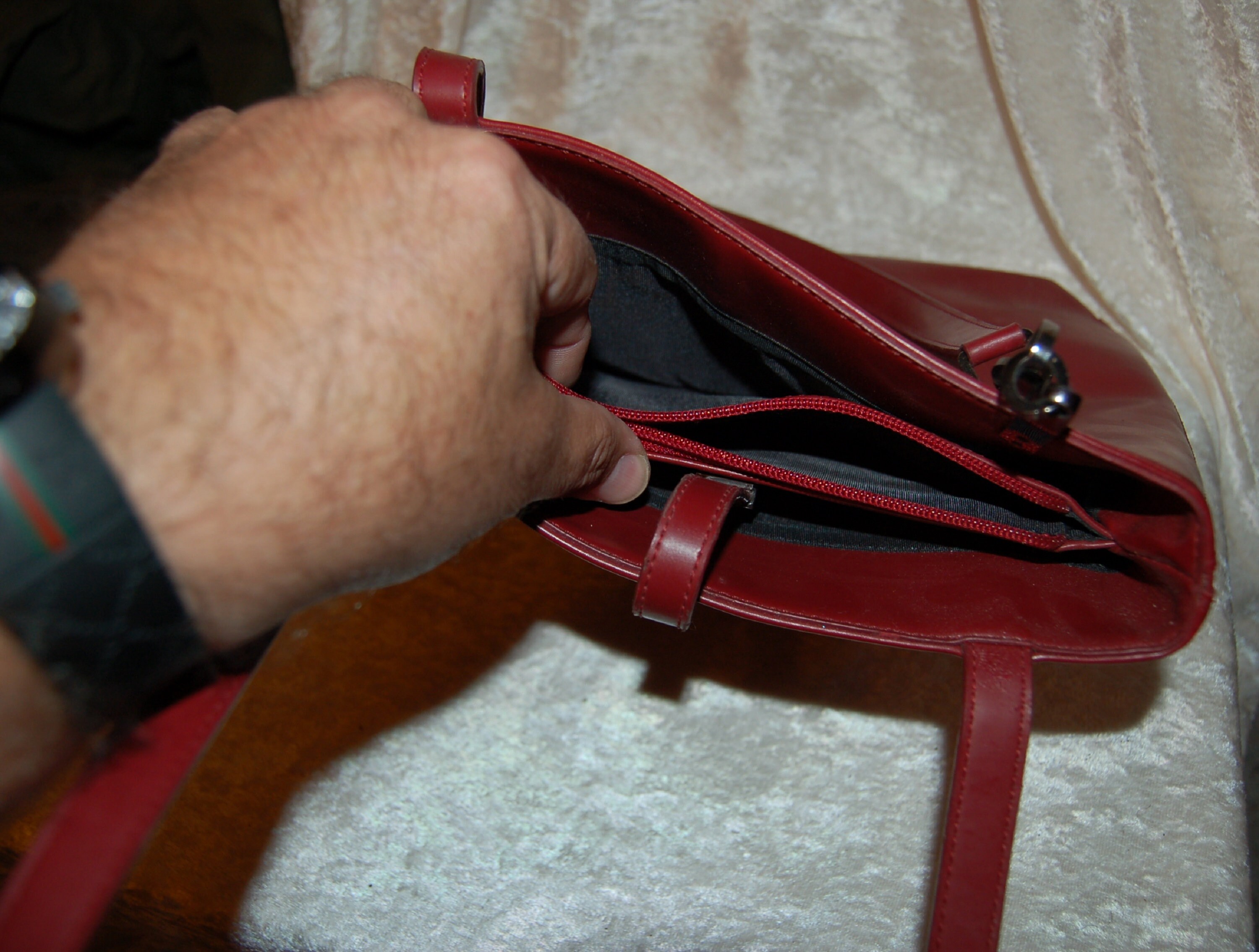 Guess burgundy purse sale