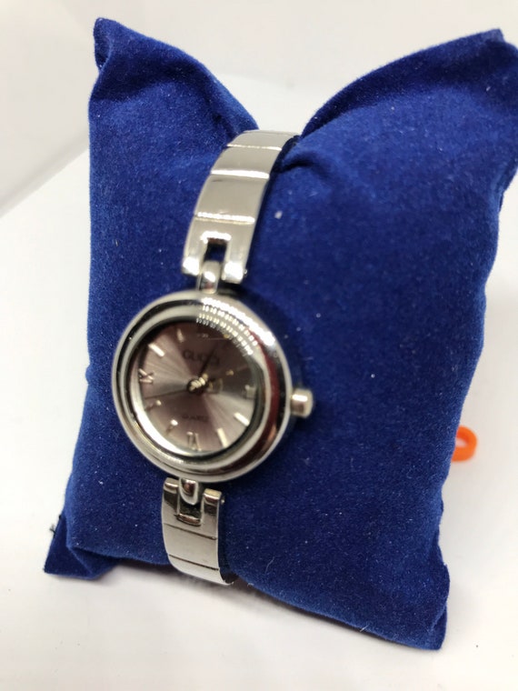Vintage Silver Faced GUCCI Women’s Wrist Watch - image 2