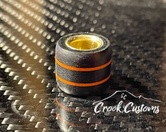 Cordón de paracord Micarta hecho a mano con cuentas: espaciadores G10 negros y naranjas y latón.